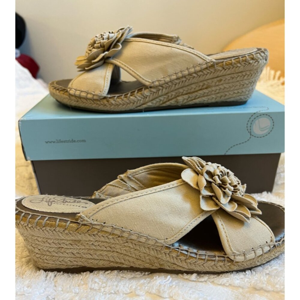 Life Stride Size 9 Ladies Wedged Sandal